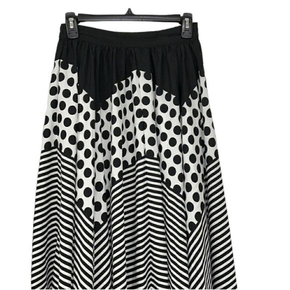 Versona Women's Black & White Oversized Maxi
Skirt(Size XS) - Picture 3 of 4